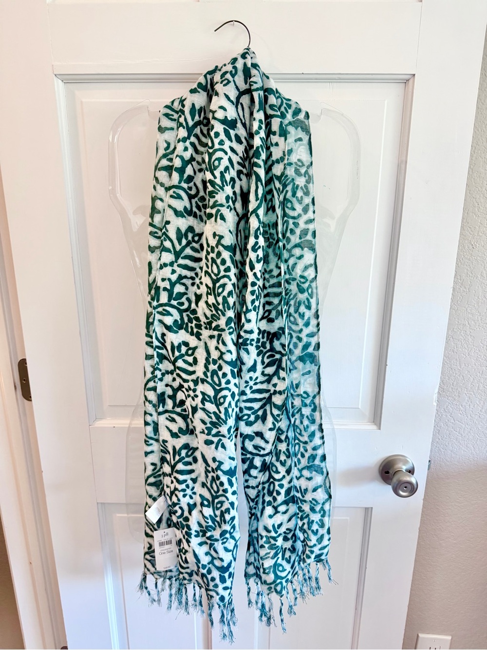 J Jill NWT Green light blue Floral Pattern Lightweight Throw Scarf pashmina